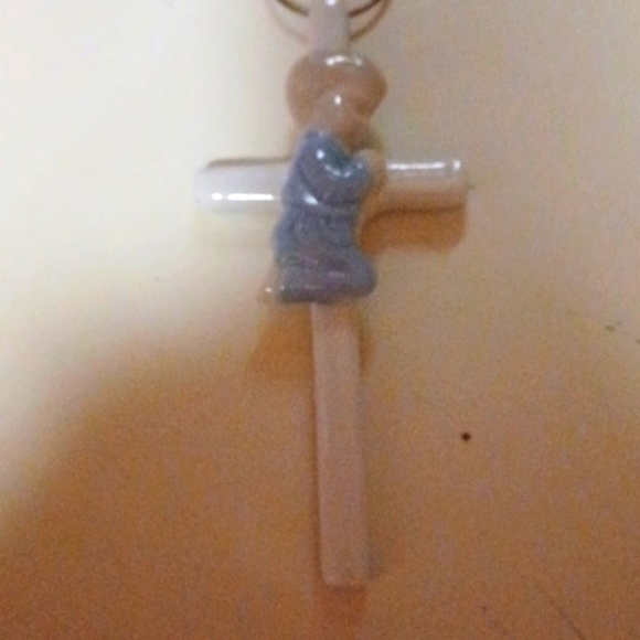 Ceramic Cross /W Blue Praying Boy On A Hook Hangs Above Childs Bed - Picture 6 of 7